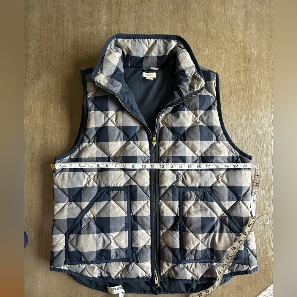 J. Crew women’s Navy and Cream Checkered Quilted puffer Vest XL EUC - Picture 3 of 6